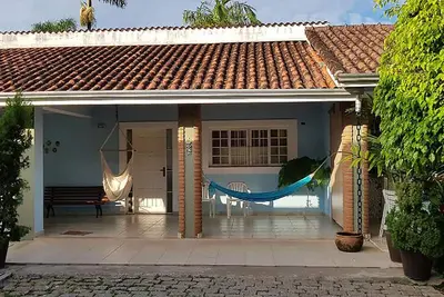 Casa com churrasqueira no Centro de Caraguatatuba