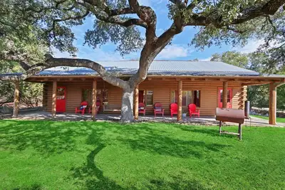 Image de King Bed with Resort Pool and Firepit! Minutes from Downtown