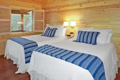 Image de Hotel Style Suite with Two Queen Beds - Minutes from Downtown!