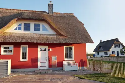 Image de Maison moderne et classique en roseaux Elve ; avec sauna et terrasse