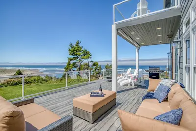 Image de Panoramic Siletz Bay and Ocean Views, Four Bedroom Suites, Contemporary Luxury!