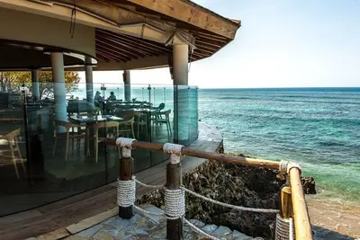 Image de Luxury Villa in Exclusive Beachfront Resort with Tennis Courts and Horseriding
