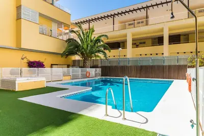 Image de Bel appartement pour 5 personnes avec Wifi, piscine, climatisation, Tv, balcon et parking
