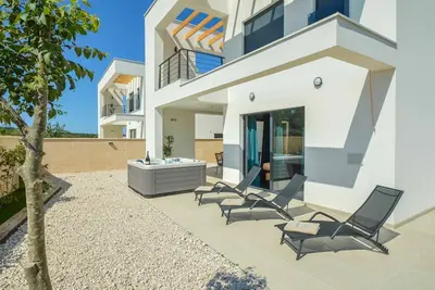 Image de Maison de vacances privée avec climatisation, Wifi, bain à remous, Tv, terrasse, parking