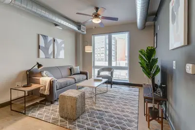 Image de Kasa | Milwaukee | Beautiful Family 2bd/2ba Downtown Apartment