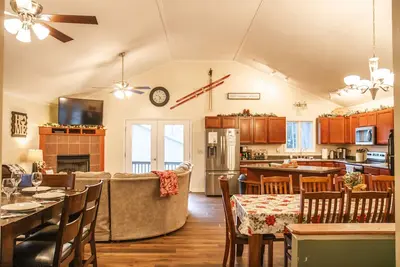 Image de Creekside - Massanutten Resort Home w/Game Room & Balcony