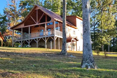 Image de Breathtaking Panoramic Skyline Mountain Top View Cabin