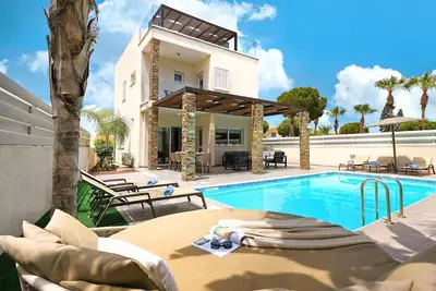 Anastasia - 4Beds Villa just 600m from Fig Tree Bay, Protaras