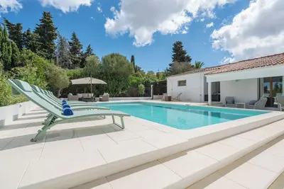 Image de Beautiful 5-bedroom Family villa with Pool, wifi and A\/C Close to Beaches