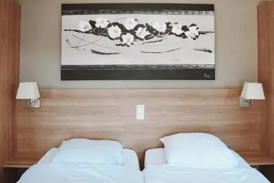 Image de 2 + 2-person Hotel room