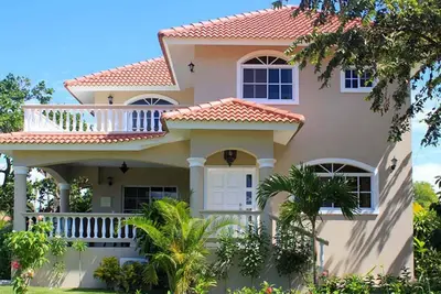 Image de Family-friendly secured residence with tennis\/basked\/soccer, private pool