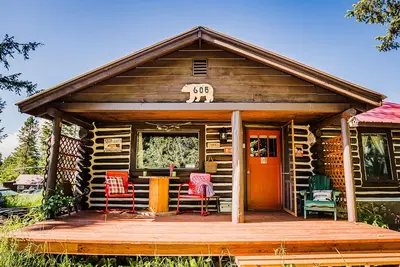 Image de Authentic Vintage Cabin 9 Miles from Glacier