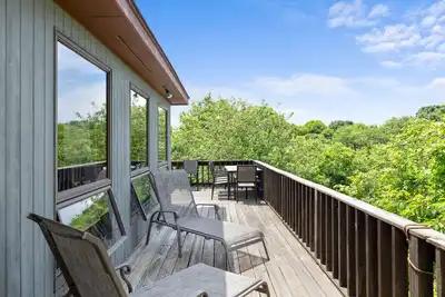 Image de Private Treetop Oasis in Montauk Sunset Views! Families Only