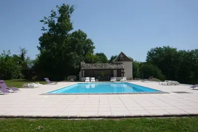 Image de luxury gite for couples, no children. Peace, great views, large pool and spa.