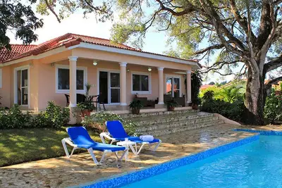 Image de 4bd Villa with private pool, kids playground, tennis\/basket courts, soccer field