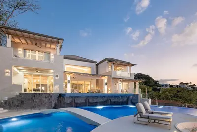 Image de Oceanview Villa w\/ water slide, 2 golf carts, deluxe breakfast, Hk included