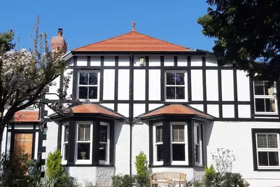 Image de Luxury Country House and landscaped gardens overlooking mountains with parking