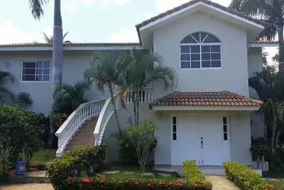 Image de 4-Bdr inexpensive guest-friendly villa with pool in central Sosua, ideal for men