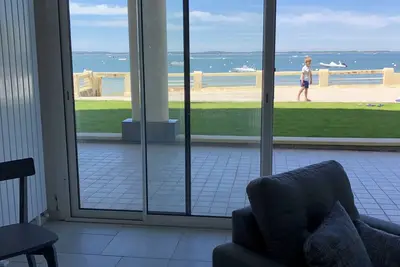 Image de Logement dans copropièté de standing rez de jardin neuf 120m2 sur la plage