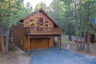 Image de Beautifully Appointed, Cozy Cabin with Chef's Kitchen