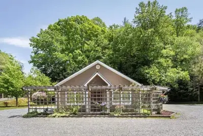 Image de Charming  Cottage at Willow Creek Falls & Vineyard in Blue Ridge, Ga