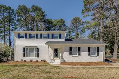 Image de Spacious 8 Bed Home Near North Hills, Dt, Airport
