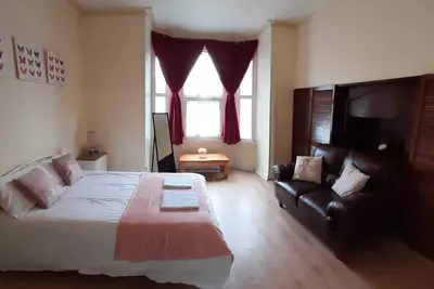 One bed flat in listed Georgian building