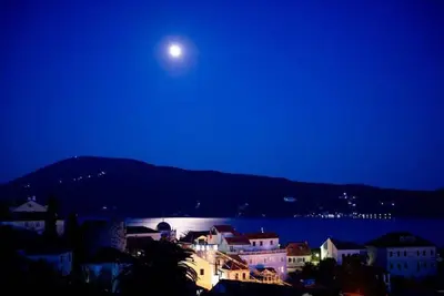 Image de Private, Spacious, Fabulous Location And Views, 10 minute walk to beaches
