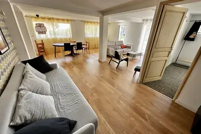 Image de 95 M2 apartment with garden and parking / Beaches on foot / quiet