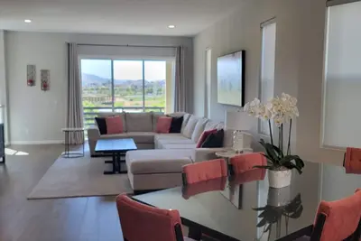 Image de Luxurious New 4 Bd\/3. 5 Ba House - Near public transportation