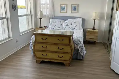 Image de Spacious water view home in an active community!