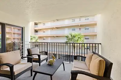Image de Sandy Shores 209 Remodeled Beach Condo