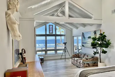 Image de \"Artist's Retreat\" Available Apr-May. Entire Oceanfront Home