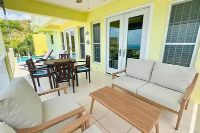 Image de Lovely hillside villa overlooking the Caribbean Sea with private plunge pool.