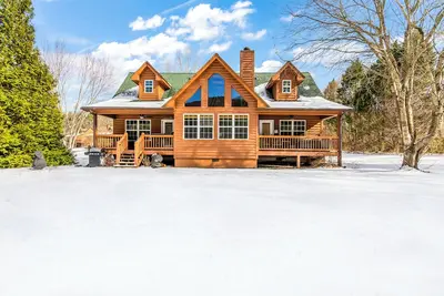 Image de Riverfront cabin, 7 person hot tub, pool, trout fishing