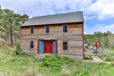 Image de Enjoy Beach Plum House! Spacious 6bd Home - Near Ocean Beaches, Lots of Privacy