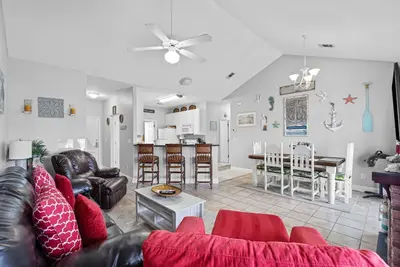 Image de Sandpiper Unit 4209/Beach Service/Gated Cmty/Reserved Parking/Many Amenities! ! ! !