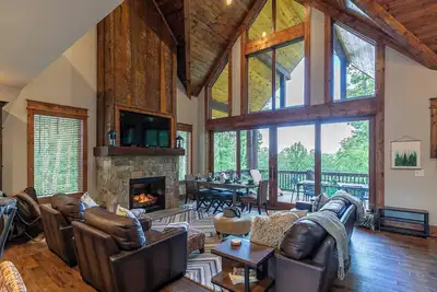 Image de High Country Overlook at Eagles Nest! Hot tub, air hockey, walking distance to the Winery!