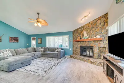 Image de Riverfront Home with Private Dock, Fire Pit!