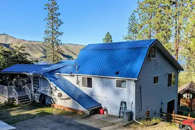 Image de Cozy lake house escape w/covered deck to enjoy the views & close community beach