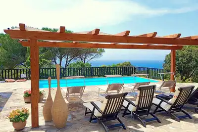 Image de ClicksSardegna Villa Barranch avec vue sur la mer et piscine pour 6 personnes