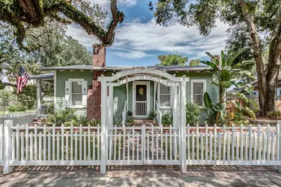 Image de Historic Cottage, super clean, comfortable and well equipped.