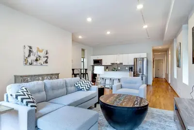 Image de 2 Suites, 2 Floors in Downtown Chicago