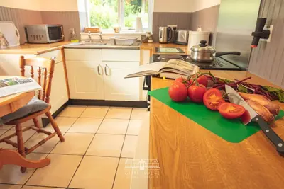 Image de One bedroomed holiday cottage that sleeps up to 2, with off road car parking and shared indoor pool