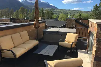 Image de Gorgeous Mountain Modern Home~ Private Rooftop Hot Tub, Fireplace & 360 Views! ! !