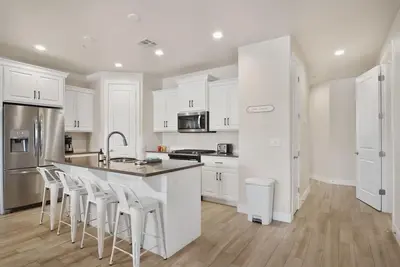 Image de Gourmet Kitchen | Private Balcony & Fire Pit