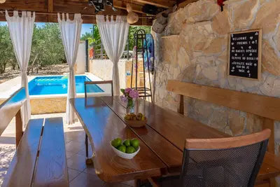 Image de \"Green\" Family-friendly Holiday Home with an outdoor pool and Bbq area