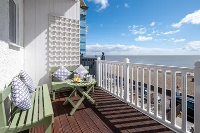Image de Crag’s Nest - Seafront\/Sea View Apartement - sleeps 4 guests in 2 bedrooms