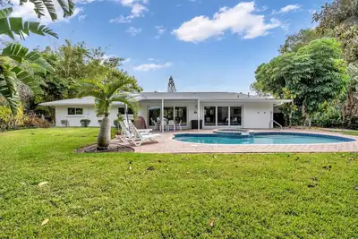 Image de Perfect for Groups! 2 Kings, 7 Twins, Saltwater Pool + Game Area | Mcm