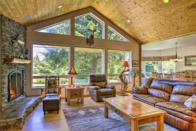 Image de Serene South Bend Family Escape; Dogs Welcome